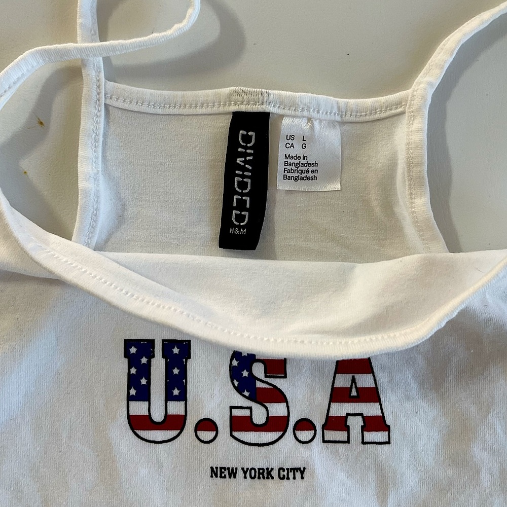 USA 🇺🇸 White crop tank with spaghetti strap.